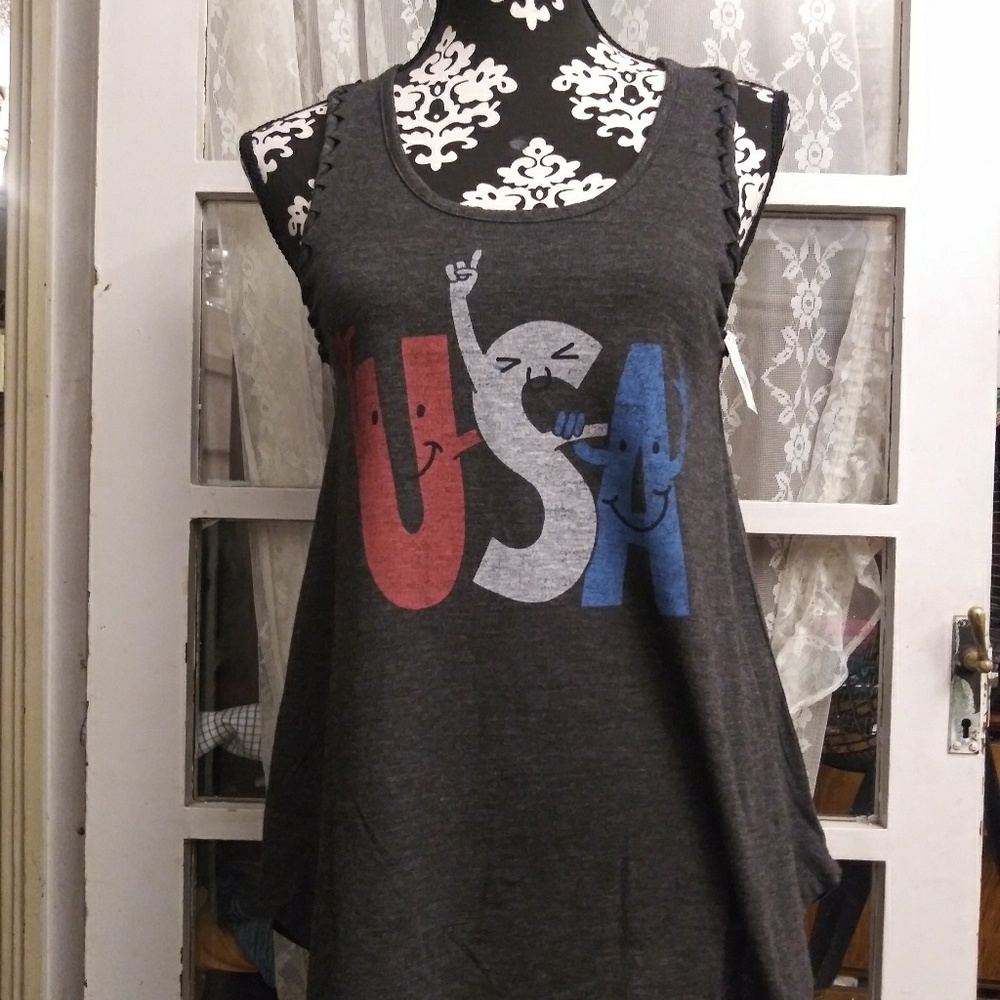 ✨NWT✨Zoe + Liv Gray "USA" Tank.